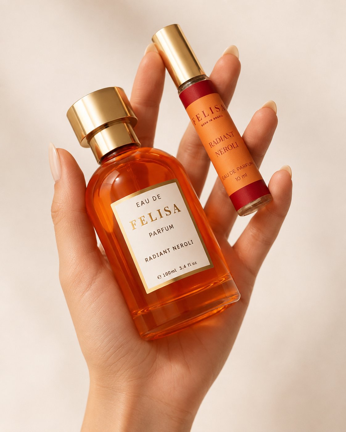 [lifestyle] frascos miniatura 10ml e 100ml lado a lado, em composicao ambientada - perfume Radiant Neroli, Felisa Beauty, perfumaria de nicho brasileira de luxo
